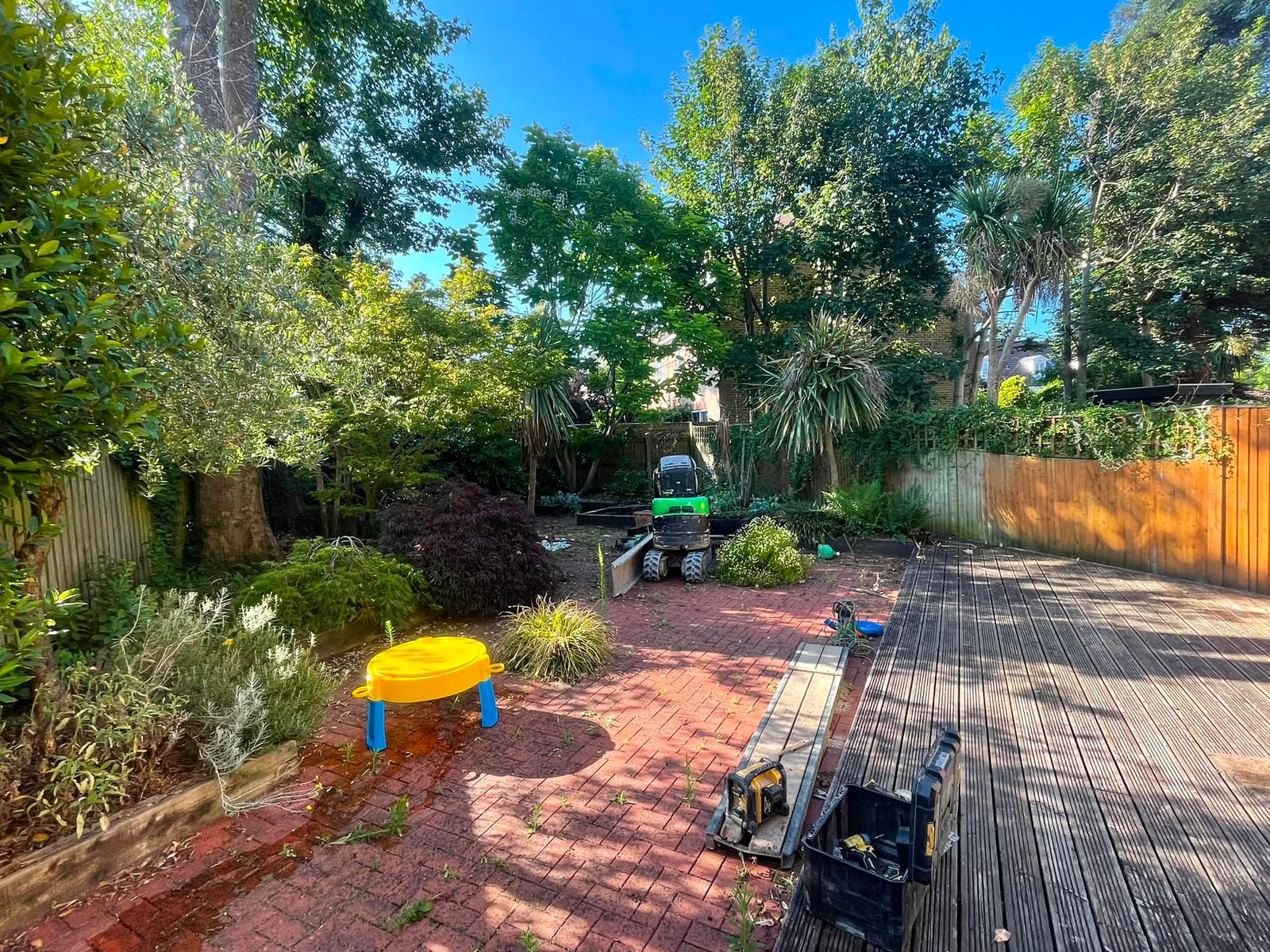 Driveway, patio and landscaping project by Hills Driveways & Patios