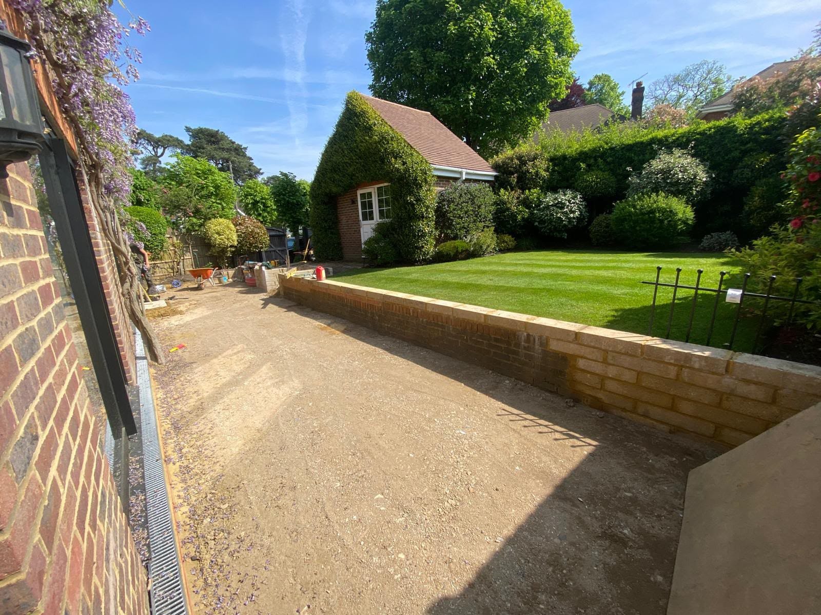 Driveway, patio and landscaping project by Hills Driveways & Patios