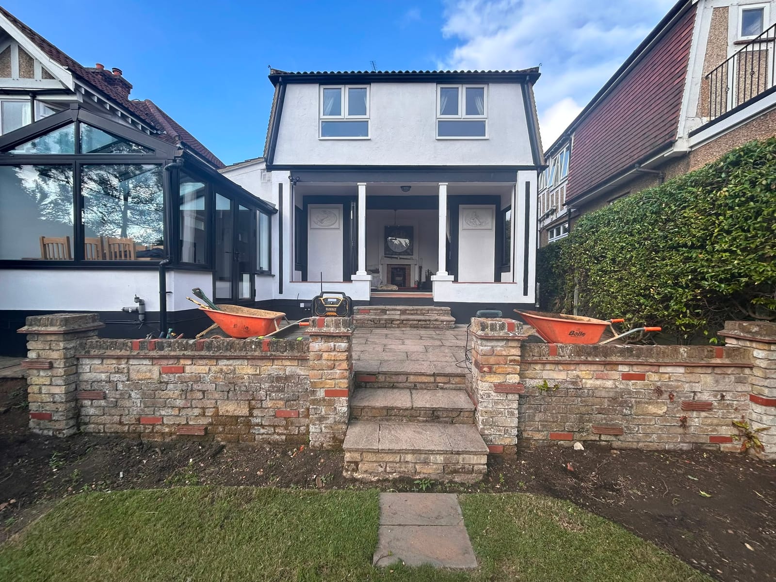 Driveway, patio and landscaping project by Hills Driveways & Patios