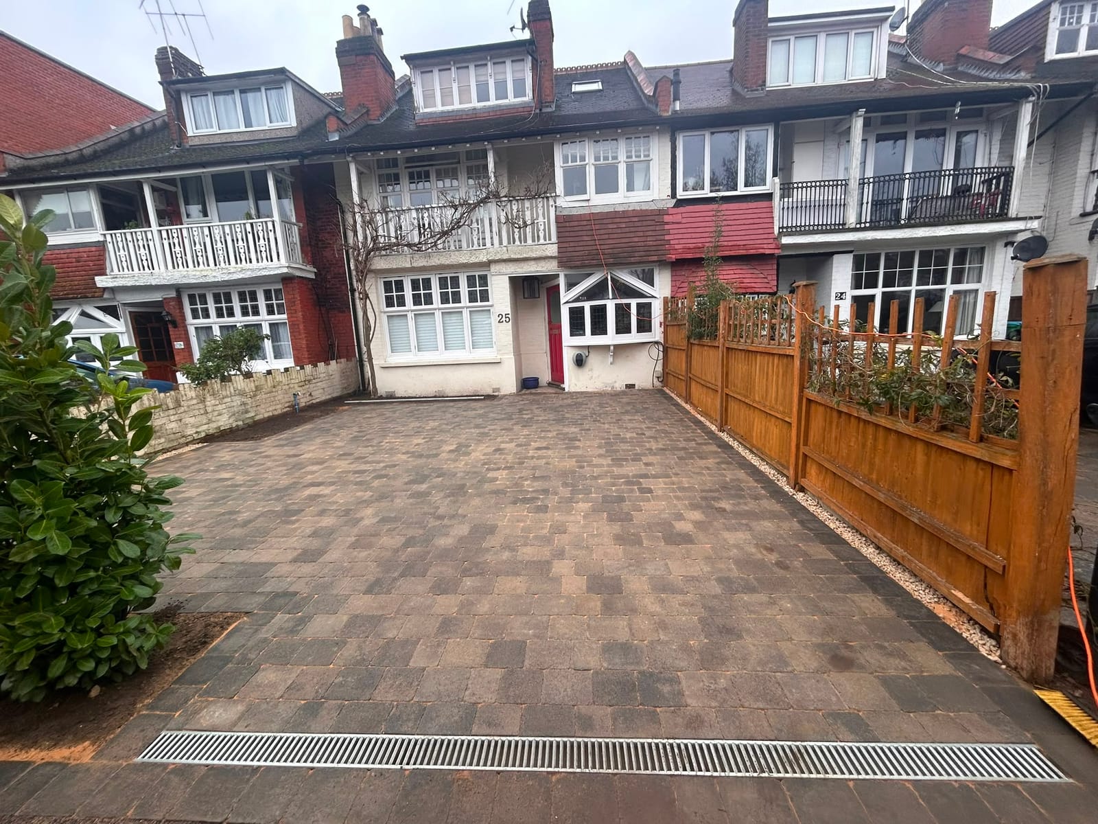 Driveway, patio and landscaping project by Hills Driveways & Patios