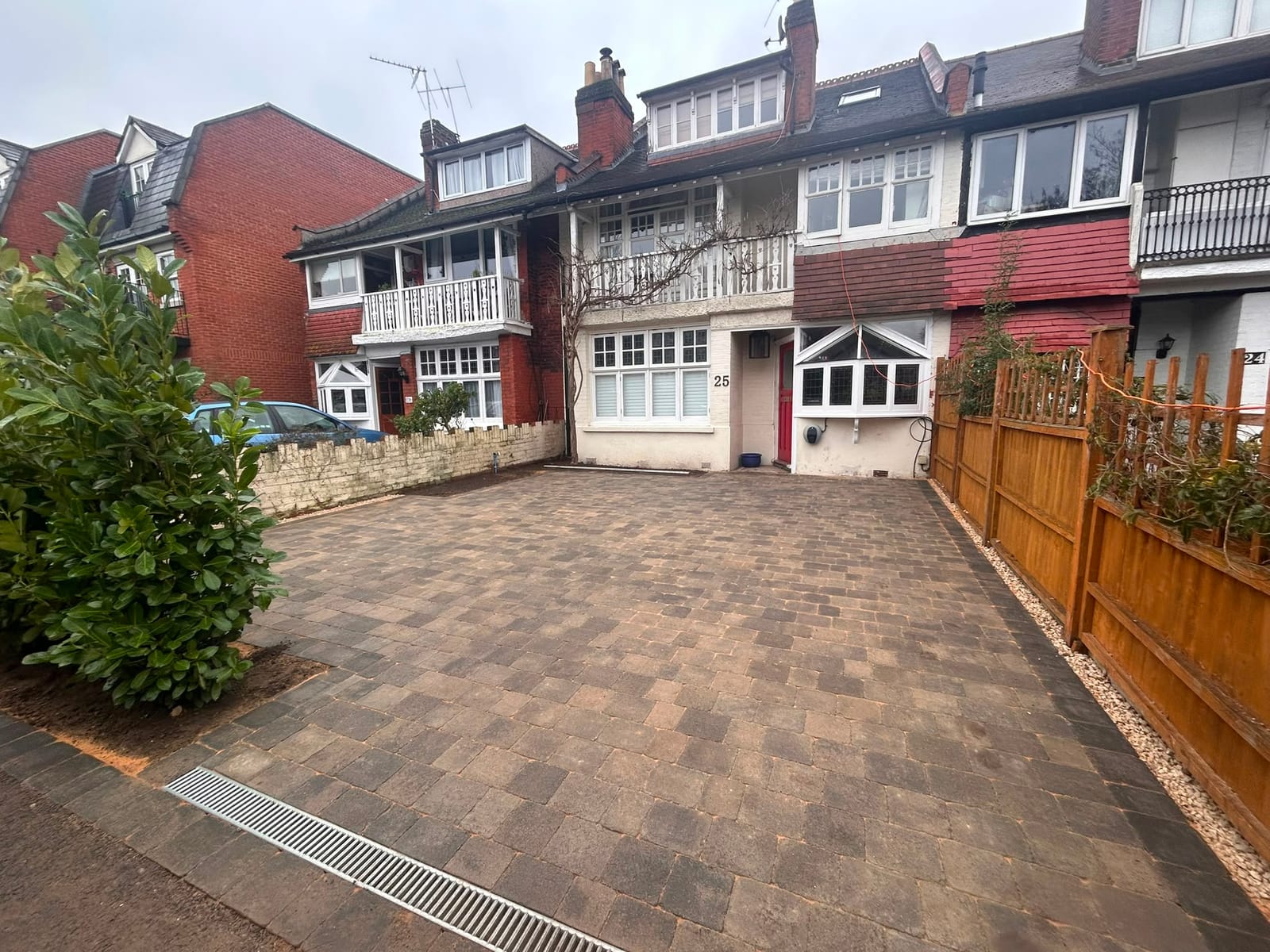 Driveway, patio and landscaping project by Hills Driveways & Patios