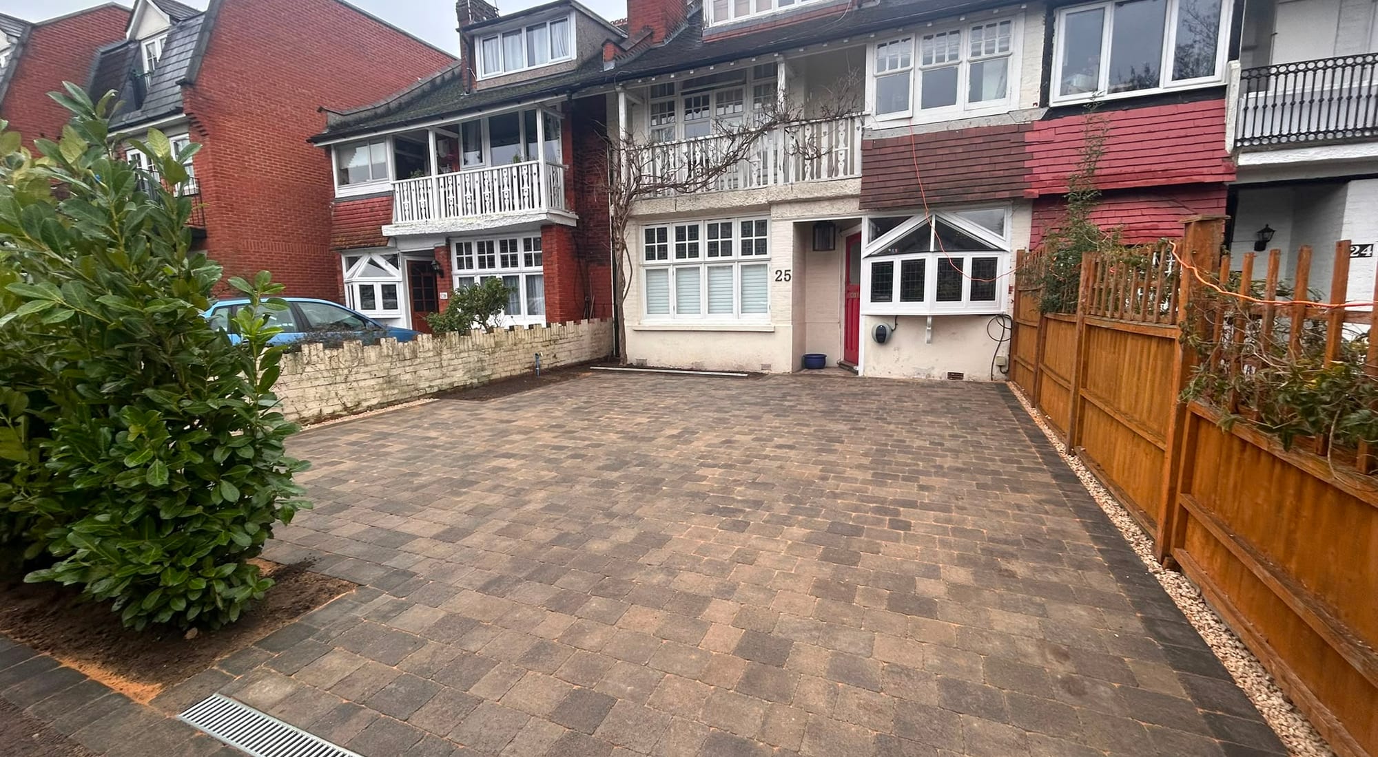 Driveway Cleaning in Crowthorne by Hills Driveways & Patios