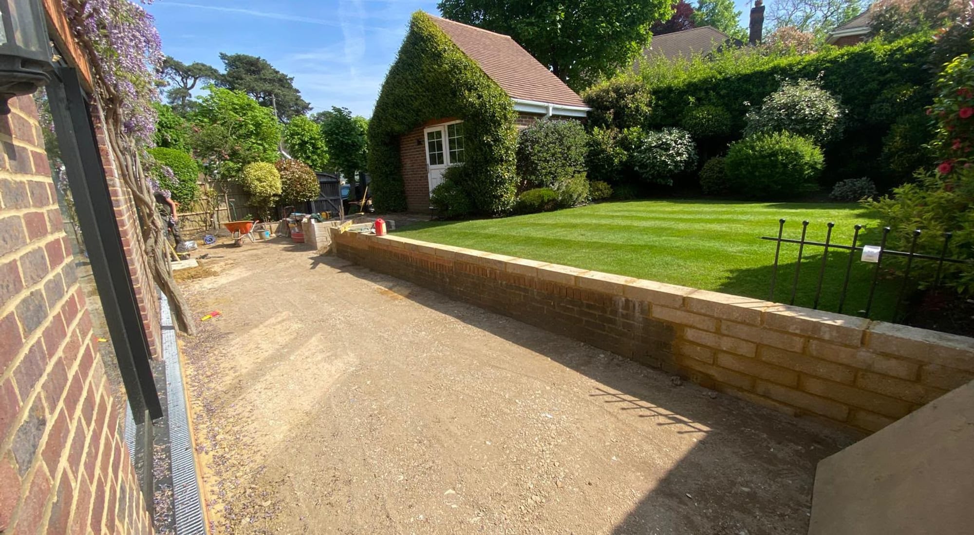 Gravel Driveways by Hills Driveways & Patios in Berkshire & Surrey