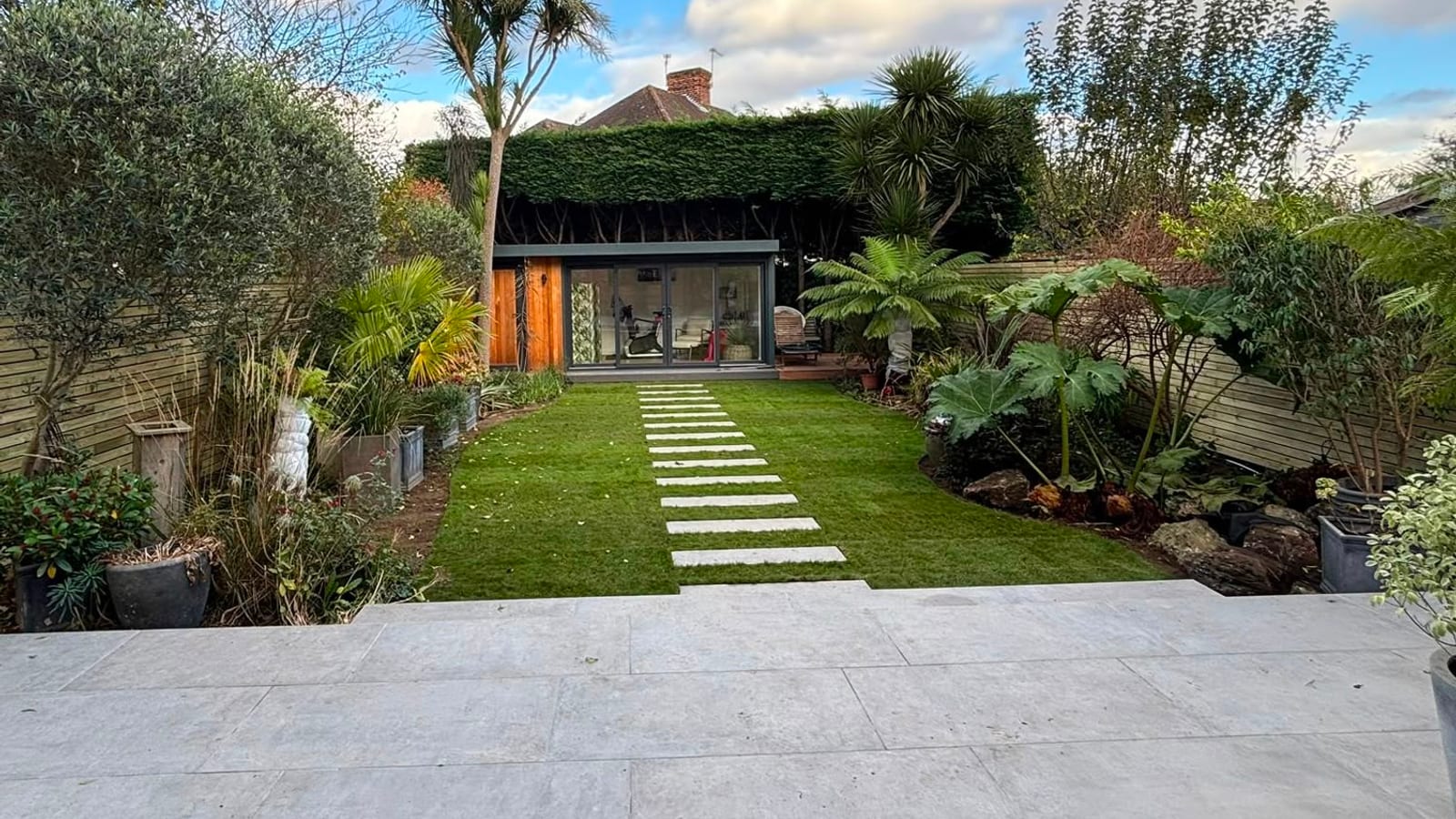 Landscaping project by Hills Driveways & Patios in Berkshire & Surrey